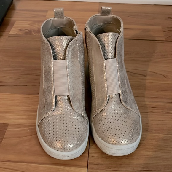 Mia size 1 wedge sneaker - Picture 2 of 2